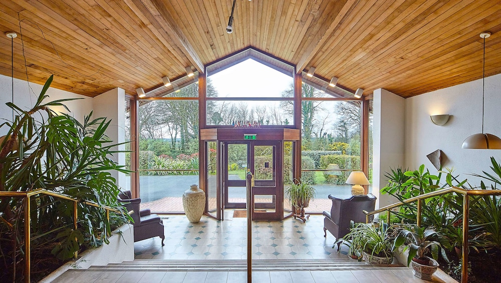 The Cedar Lodge Hotel and Restaurant