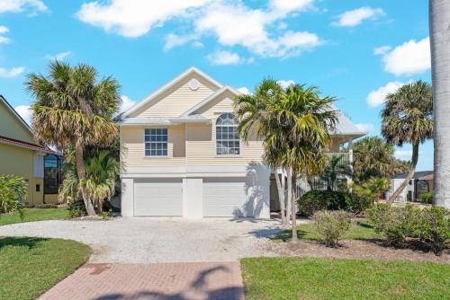 Cozzi Casa — 4-Star Luxury Hotel in Sanibel, United States