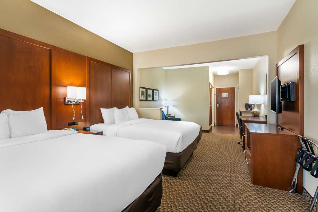 Comfort Suites Jefferson City - photo 45