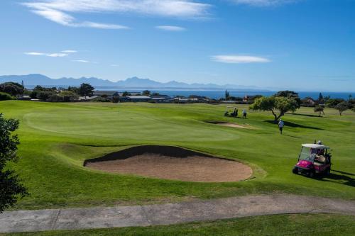 Fairways Apartment Mossel Bay Golf Estate — 4-Star Luxury Hotel in Mossel Bay, South Africa
