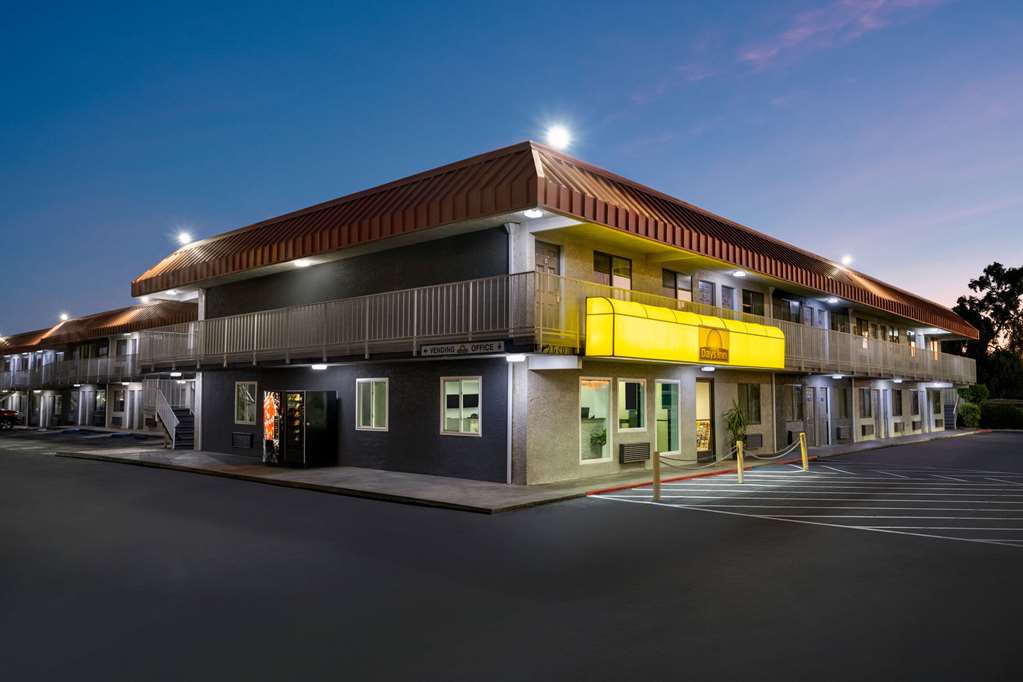 Days Inn by Wyndham Fresno South - photo 2