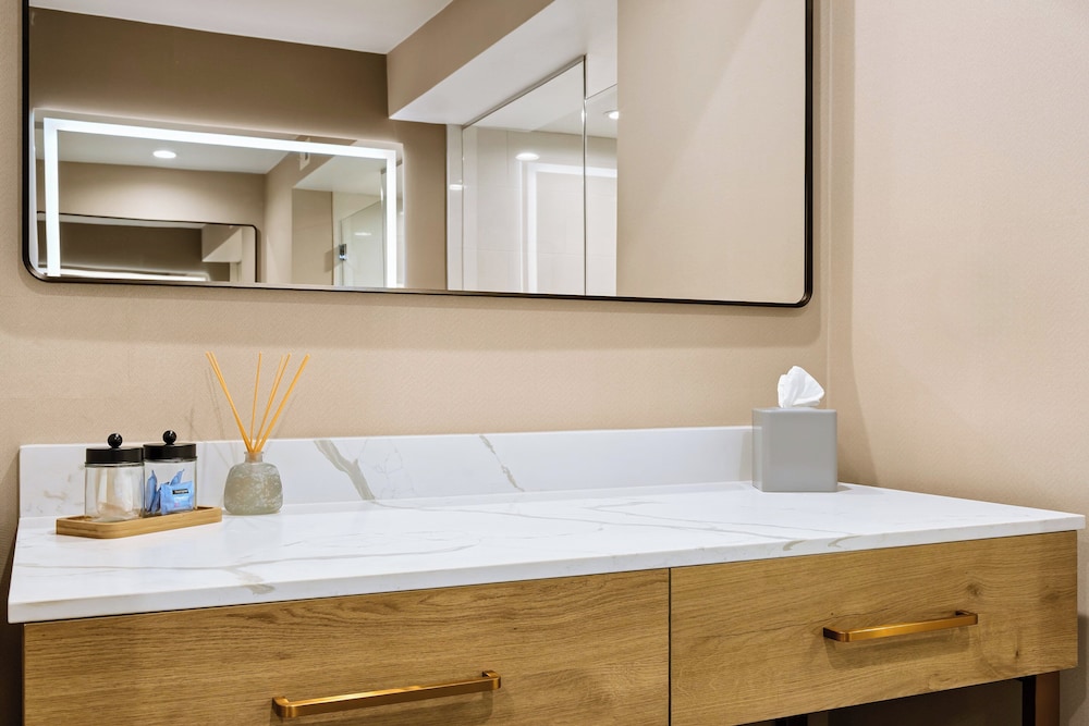 Staybridge Suites Oxnard River Ridge by IHG - photo 34