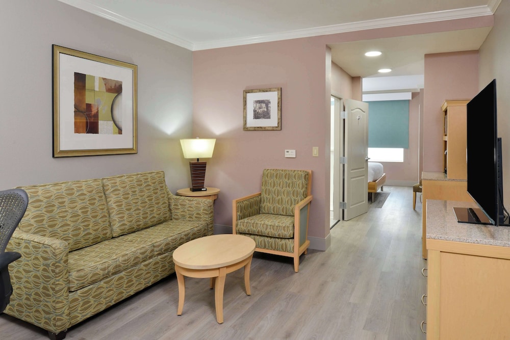 Hilton Garden Inn Denton - photo 15