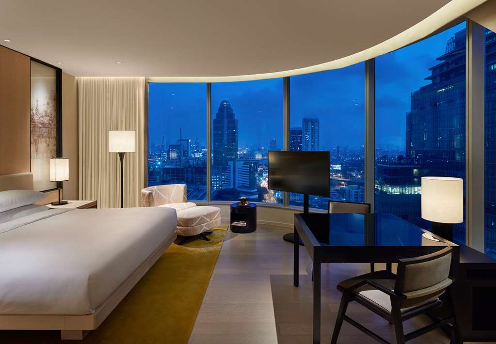 Park-Hyatt-Bangkok-P043-Park-Deluxe-Room.4x3.jpg,Park-Hyatt-Bangkok-P043-Park-Deluxe-Room.16x9.jpg