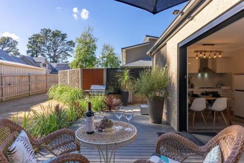 Pine Beach Guest House in the Heart of Balnarring — 4-Star Luxury Hotel in Balnarring, Australia