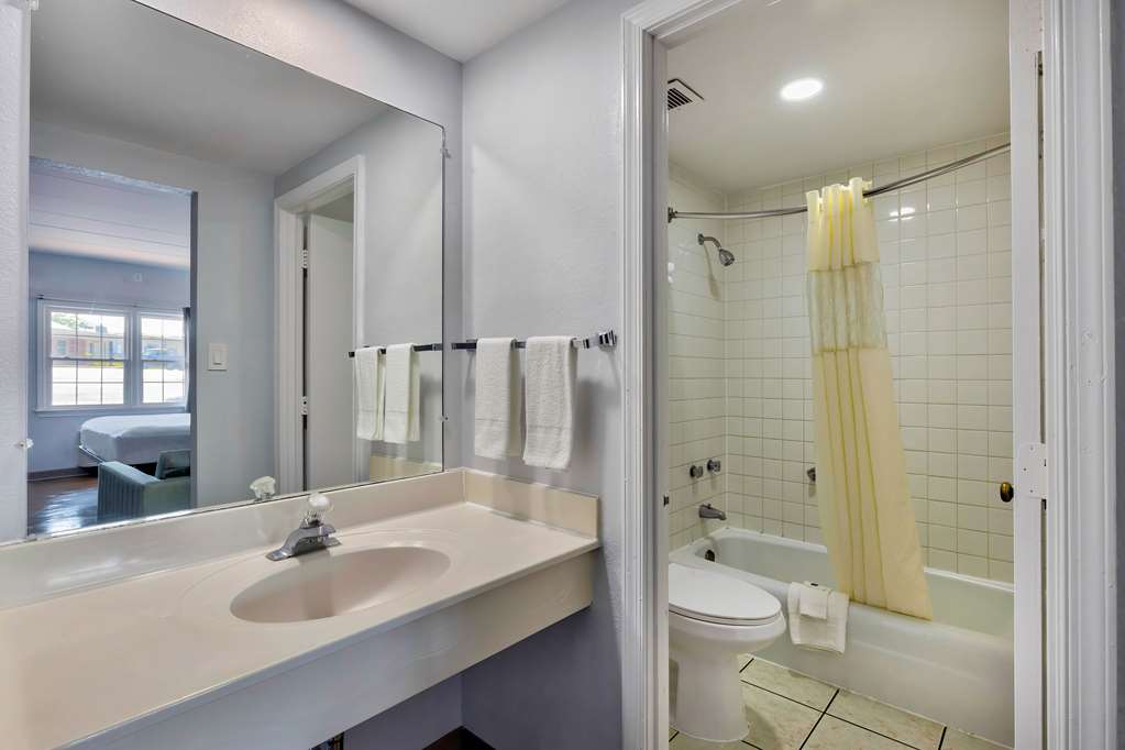 Motel 6 Falls Church VA Arlington Boulevard - photo 13