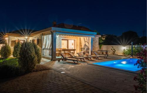 Stunning Home In Vrsi With Sauna — 5-Star Luxury Hotel in Vrsi, Croatia