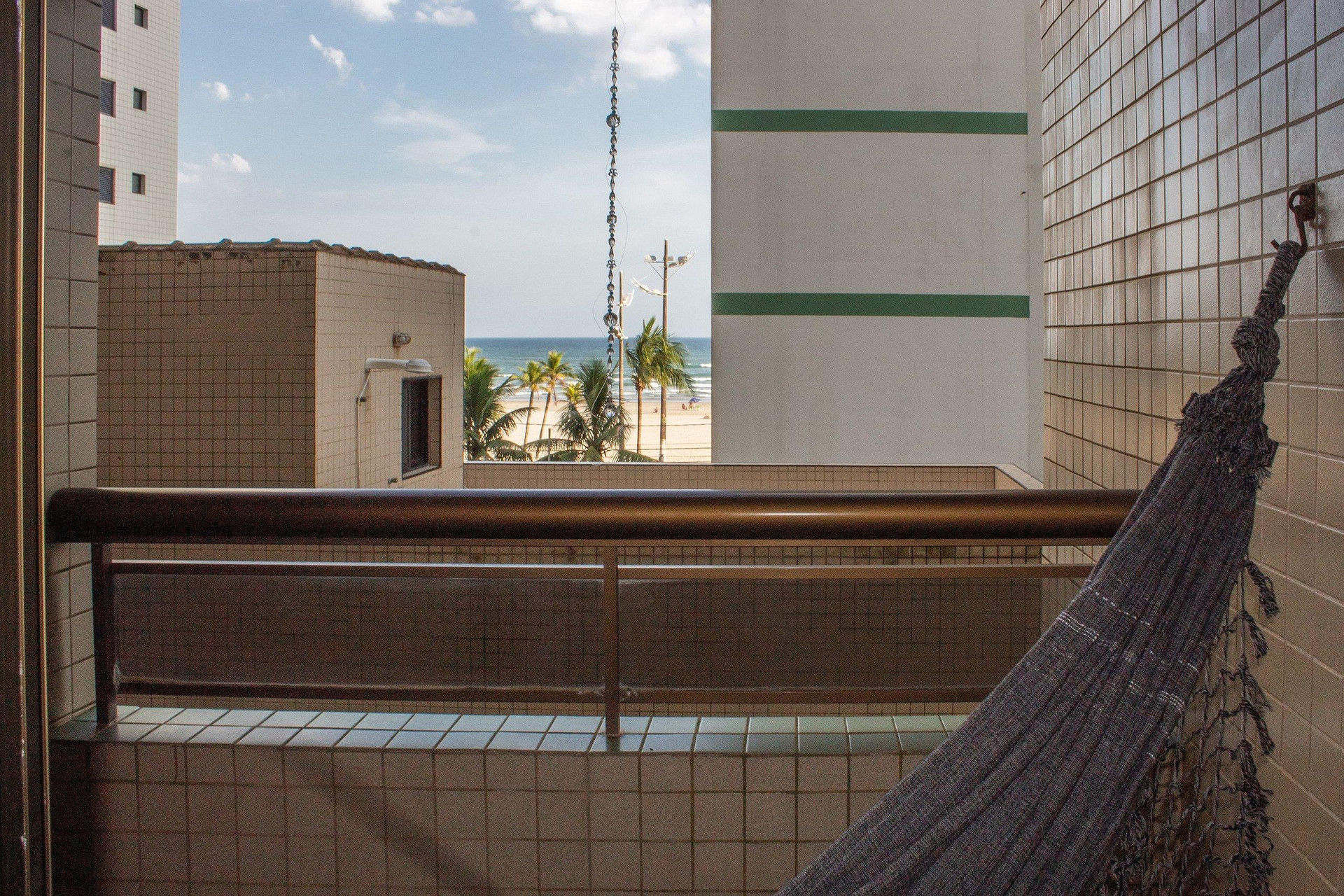 T017 Apê apenas 50m da praia com WiFi na Tupi in Sao Vicente, Brasil