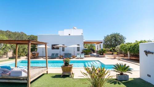 Villa Can Lloren — 4-Star Luxury Hotel in Sant Joan De Labritja, Spain