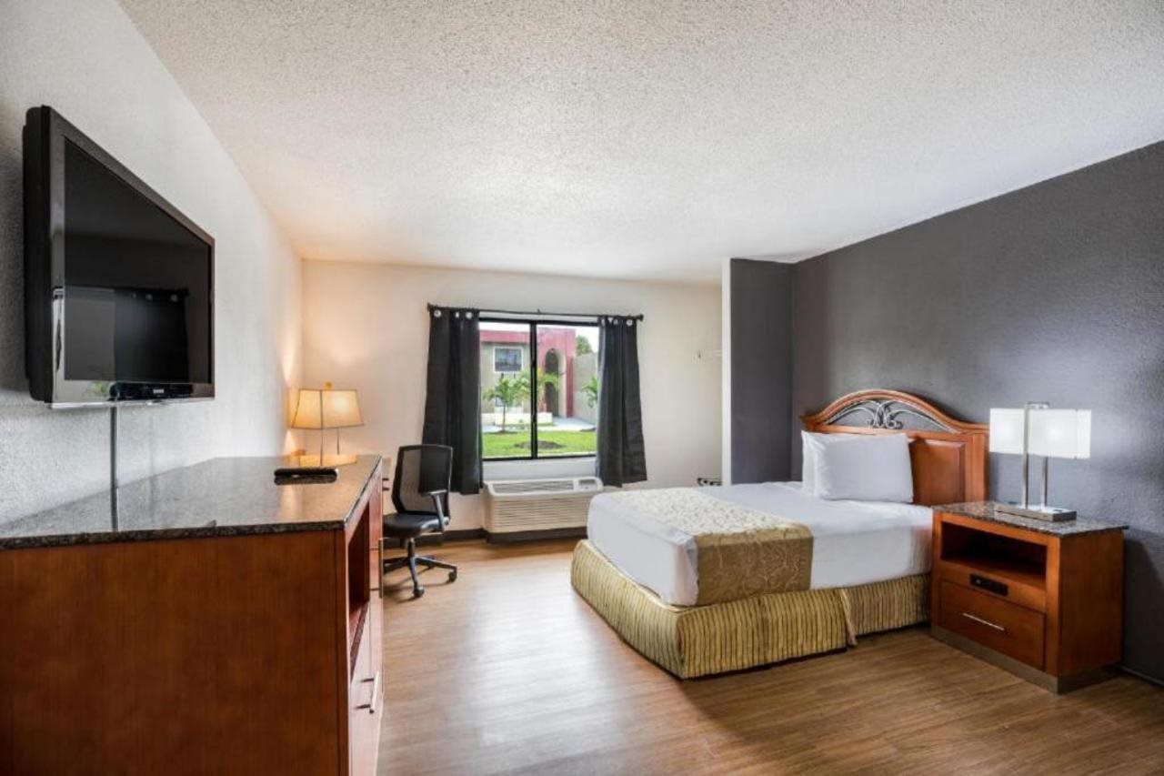 OYO Hotel Orlando Airport - photo 17