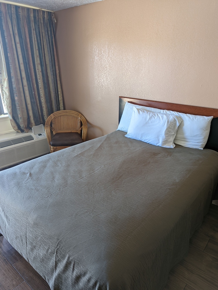 Summer Breeze Motel - photo 14