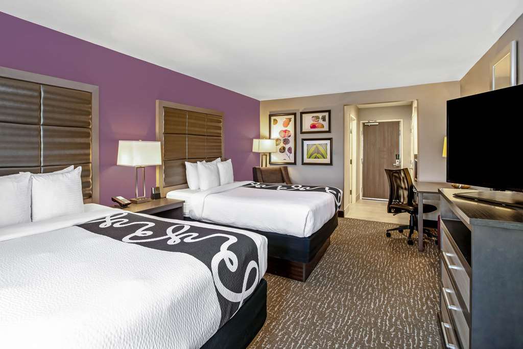 La Quinta Inn & Suites by Wyndham Kearney - photo 13