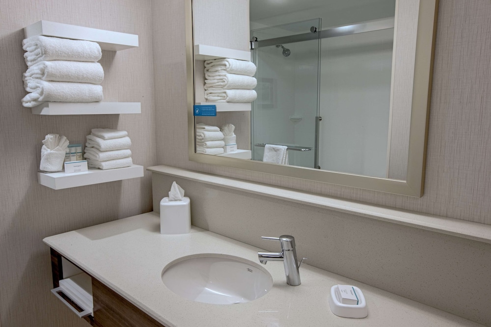 Hampton Inn by Hilton Amesbury - photo 20