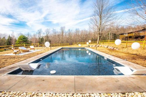 Luxury Mountain Mansion Huge Pool Sauna 7000sqft in Windham, United States