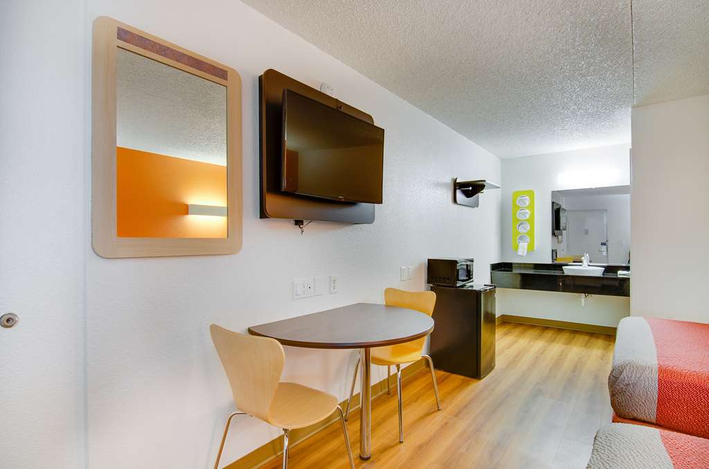Motel 6 Salina KS - photo 23