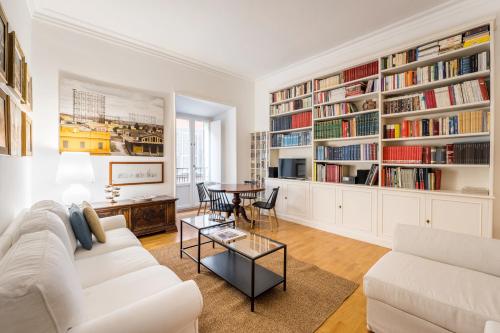 Maison Regola Styilish Apt in Campo De Fiori — 4-Star Luxury Hotel in Rome, Italy