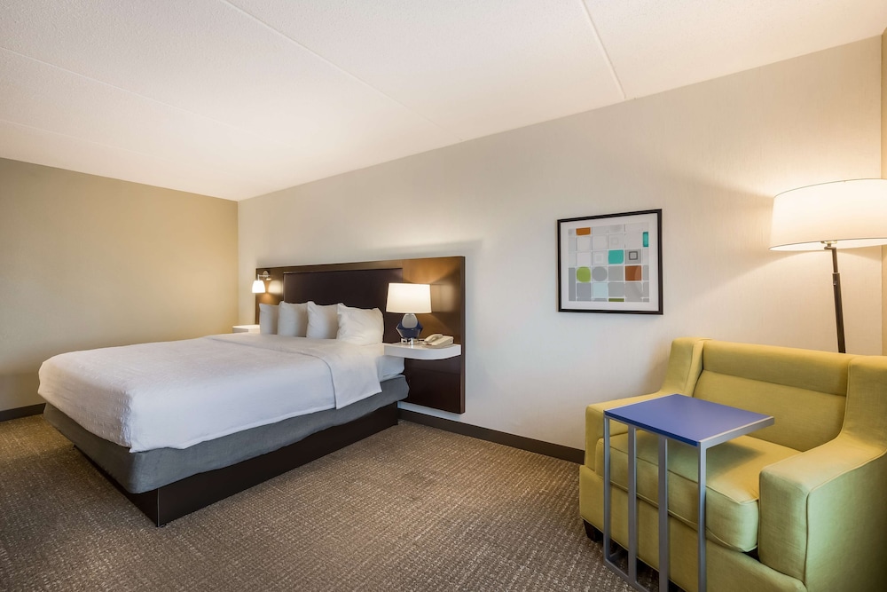 Hampton Inn McHenry - photo 17