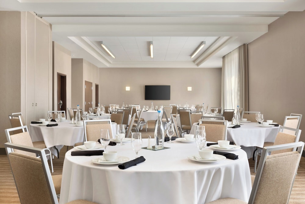 Four Points by Sheraton Fargo Medical Center - photo 33