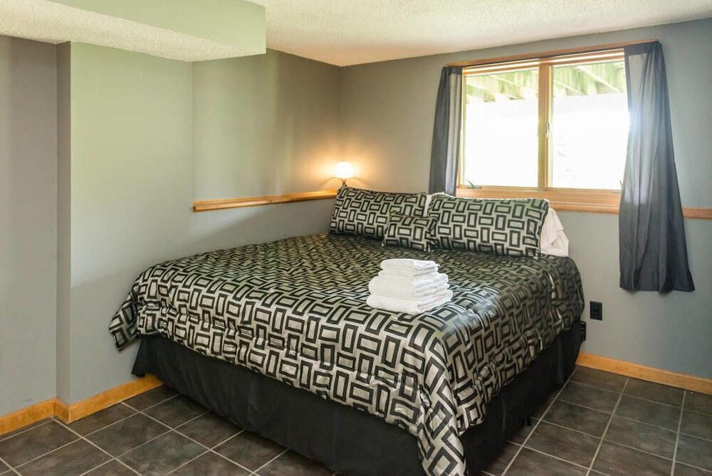 Roxbury Suites - photo 4