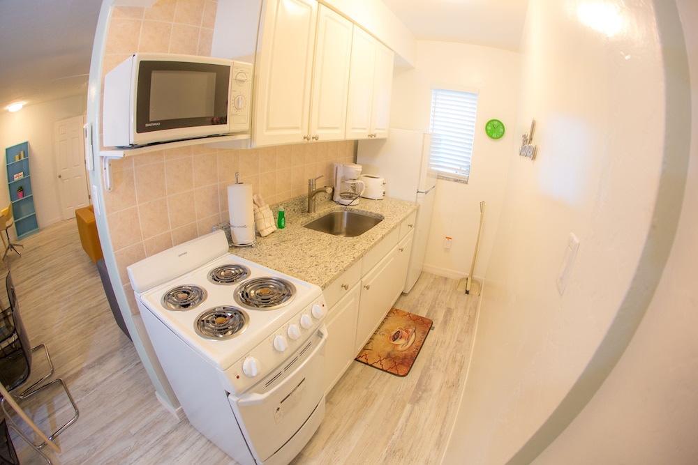 St Pete Beach Suites - photo 49