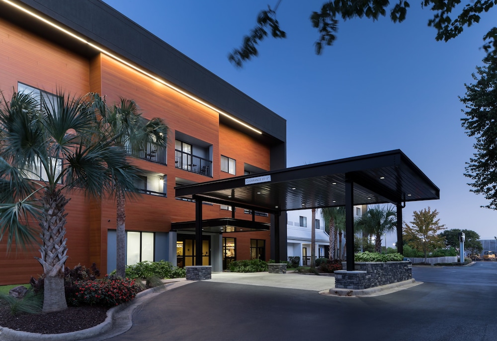 Courtyard Pensacola - photo 36