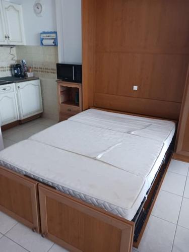 Apartment Location Studio Saint Jean De Monts Alcove Face Mer 50m De La Plage Avec Un Grand Balcon — 4-Star Luxury Hotel in Saint-Jean-De-Monts, France