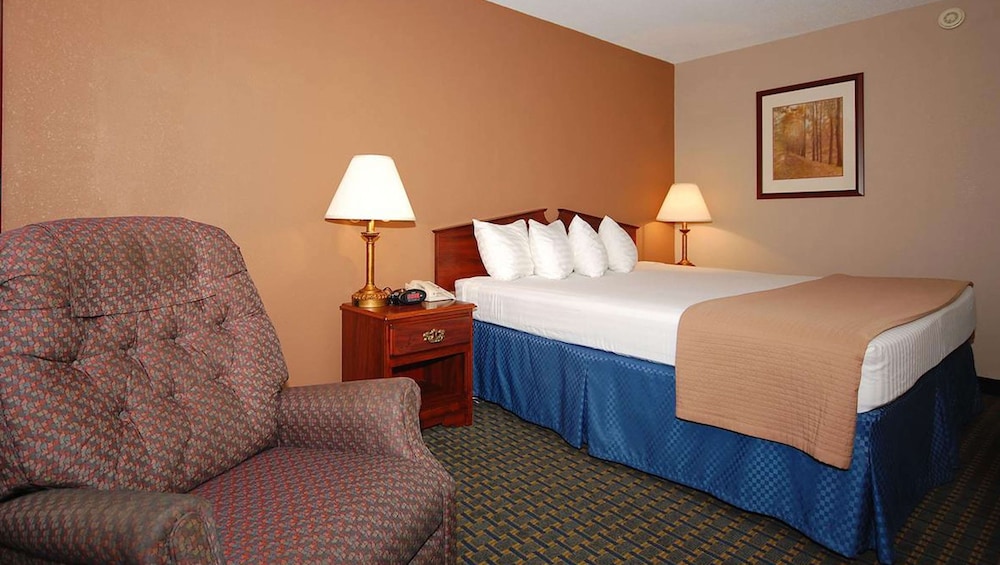 Magnuson Hotel Red Baron - photo 9