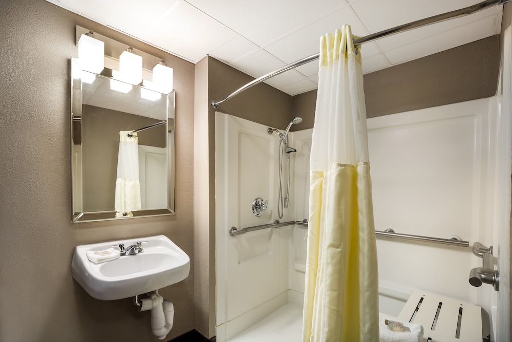 Red Roof Inn Allentown South - photo 36
