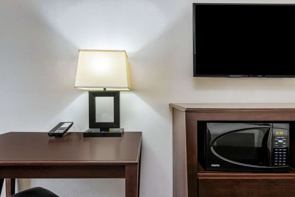 La Quinta Inn & Suites by Wyndham Orange - photo 18