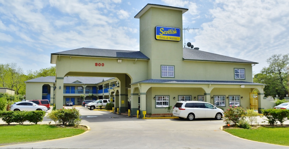 Scottish Inn & Suites — hotel in Alvin