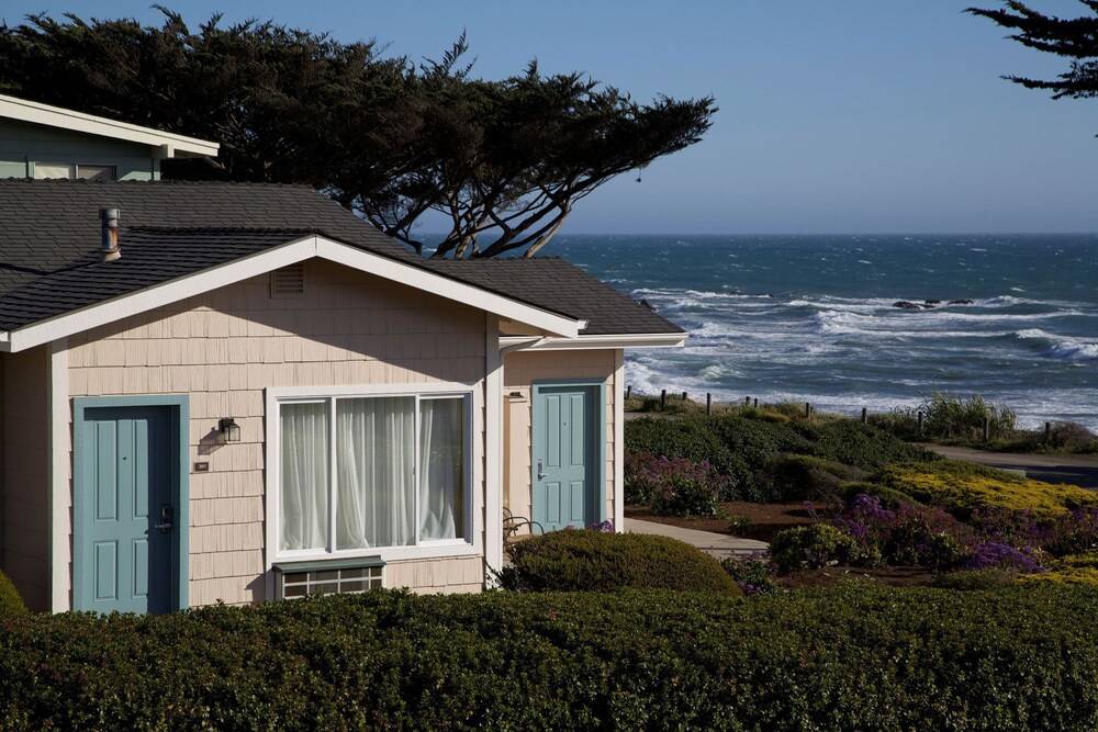 Cambria Landing Inn & Suites - photo 49