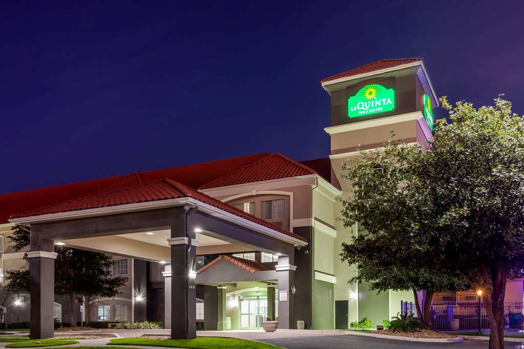 La Quinta Inn & Suites by Wyndham New Braunfels - photo 2