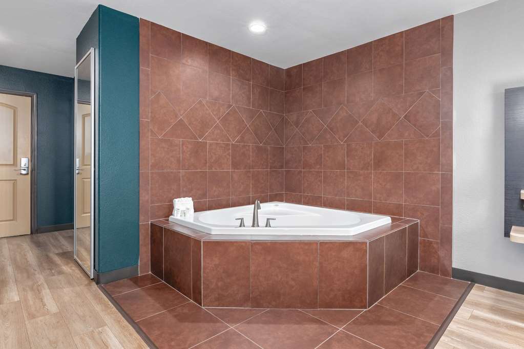 La Quinta Inn & Suites by Wyndham Woodway Waco South - photo 36