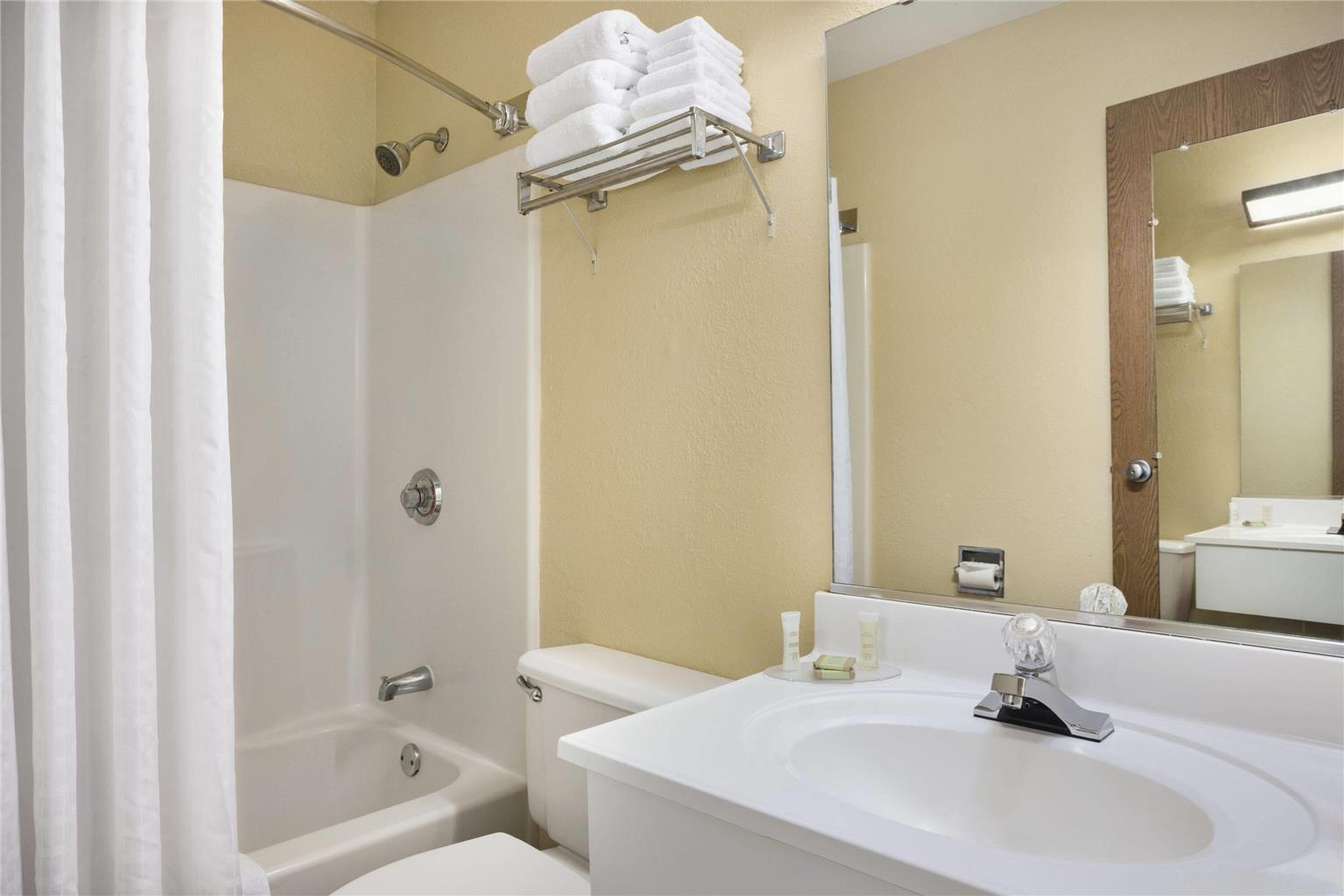 Super 8 by Wyndham Alton - photo 8