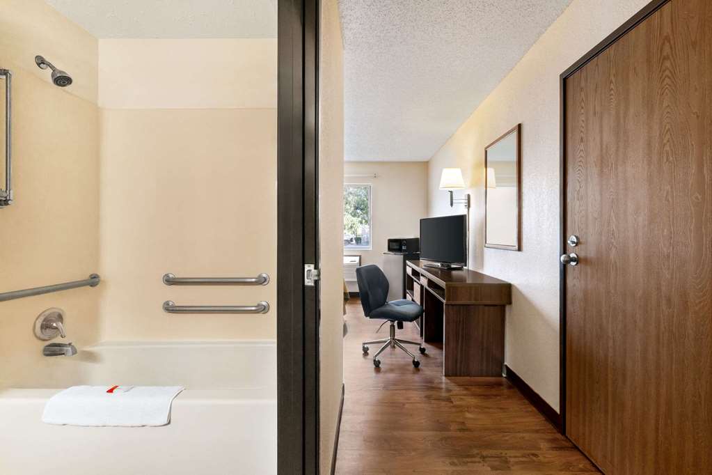 Super 8 by Wyndham Waco University Area - photo 10