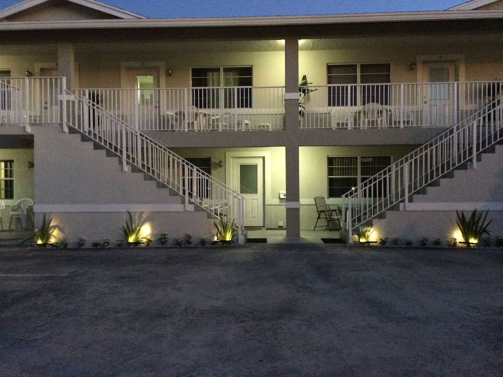 Hollywood by the Sea Hotel - photo 64