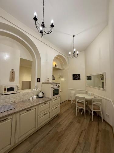 Family Apart Center Of Odessa — 4-Star Luxury Hotel in Odessa, Ukraine