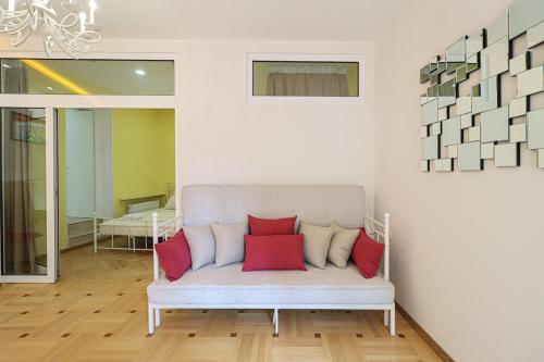Unique 3 Apt Combo for 6 Guests by Wehost