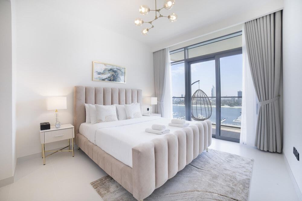 Seascape Sanctuary 3 and a Half BR Beachfront Bliss Marina Vista Tower 1 — 5-Star Luxury Hotel in Dubai, United Arab Emirates