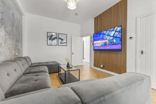 Modern City Centre Townhouse sleeps 10 & Parking — 4-Star Luxury Hotel in Manchester, United Kingdom