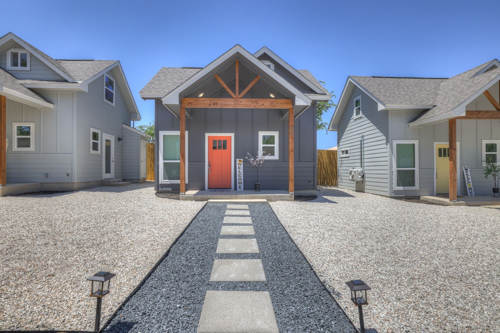 Orange Door Casita Couple’s Retreat in Fredericksburg, United States