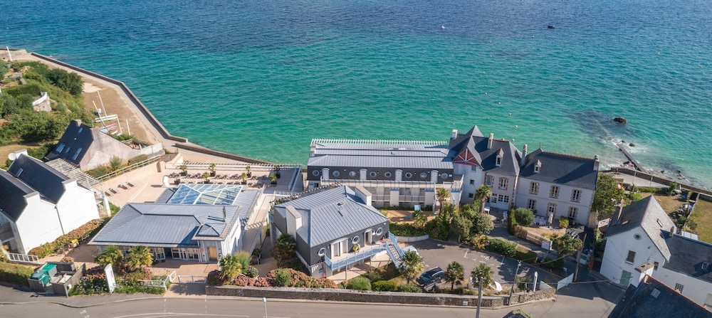 Pierre & Vacances Résidence premium Le Coteau et la Mer — 4-Star Luxury Hotel in Douarnenez, France