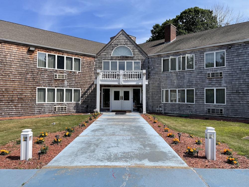 Gold Star Inn & Suites - photo 30