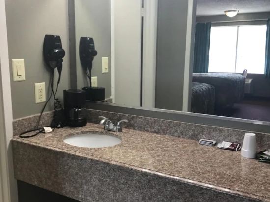 Express Inn Bay City - photo 9