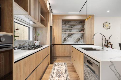 Greenstead Retreat 11 beds 8 bedrooms 5 baths in Auckland, New Zealand