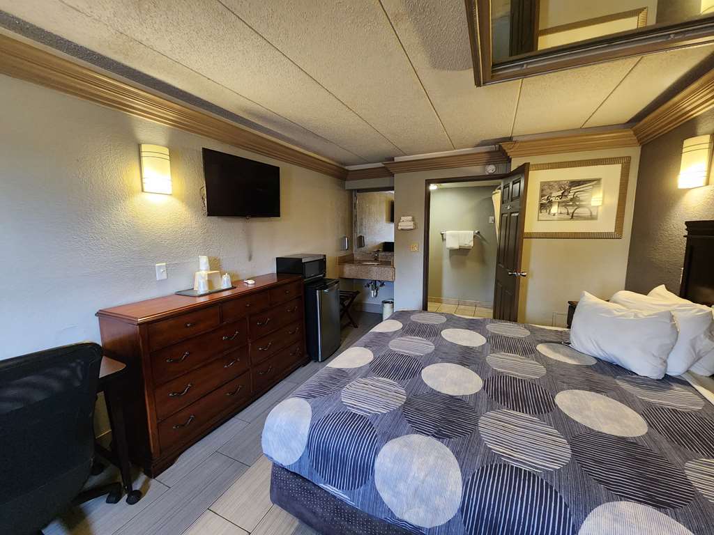 Americas Best Value Inn & Suites Little Rock at Scott Hamilton Dr - photo 49