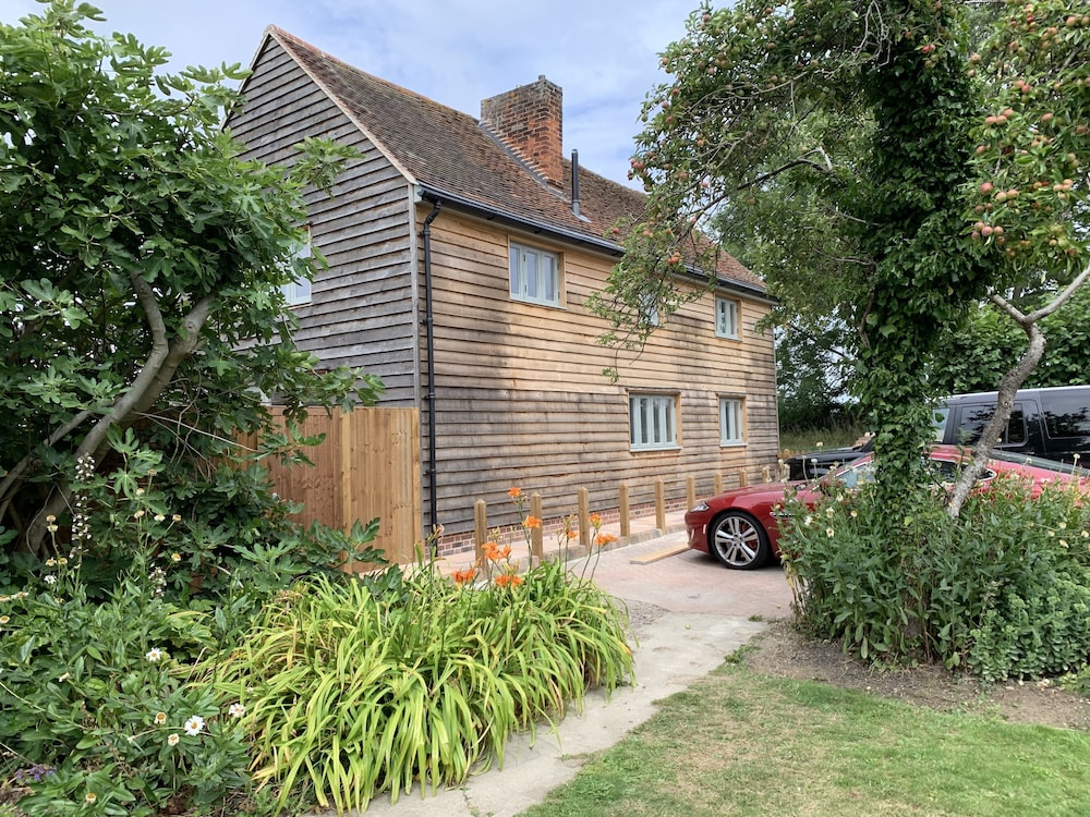 Lodge Cottage — 4-Star Luxury Hotel in Harwich, United Kingdom