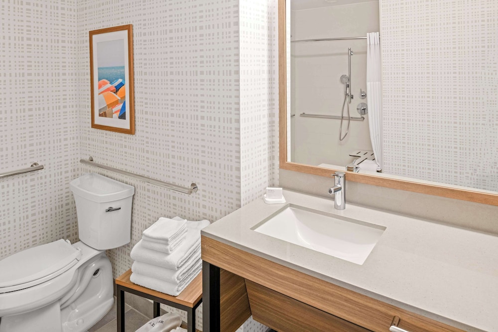 Hampton Inn by Hilton Costa Mesa Newport Beach - photo 17