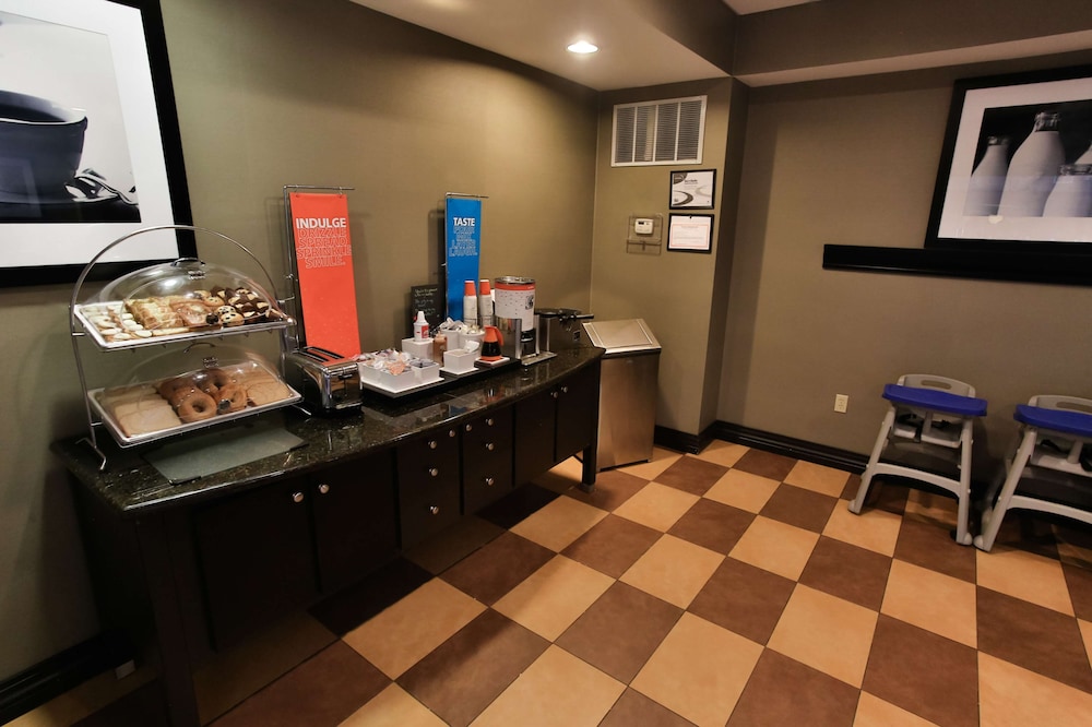 Hampton Inn & Suites Middlebury - photo 34