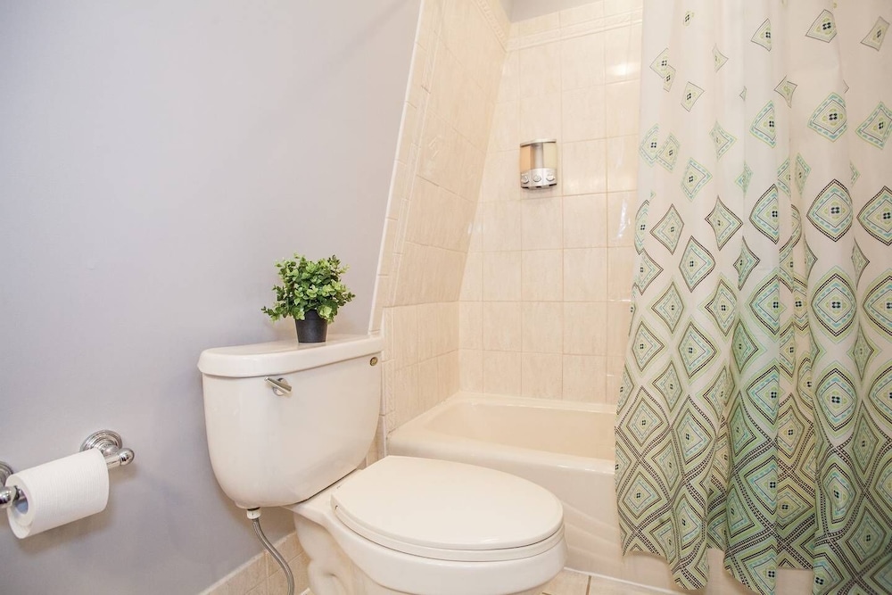 Central Boston 5 Bed 2 Bath North End sleeps 10 - photo 26